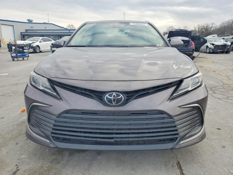 Photo 5 from auction – 2022 TOYOTA CAMRY with VIN 4T1C11AK8NU698546
