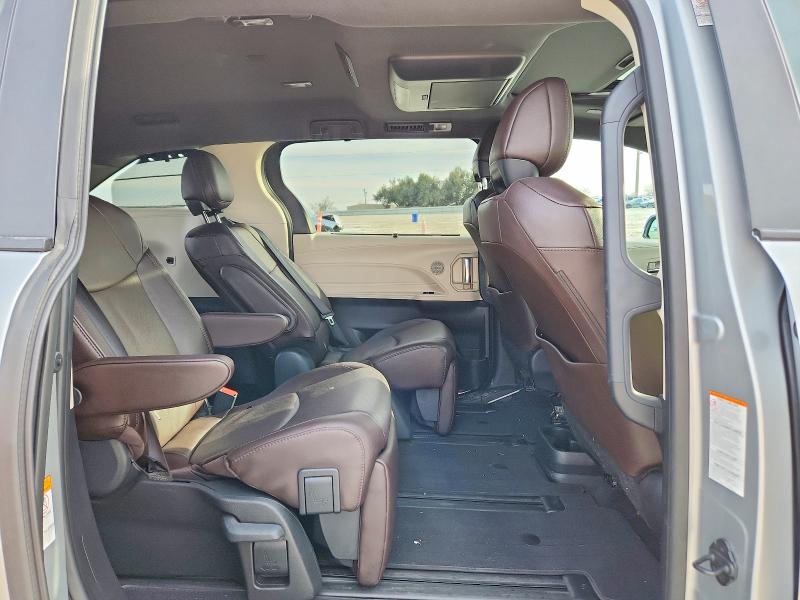 Photo 11 from auction – 2024 TOYOTA SIENNA LIM with VIN 5TDERKEC2RS185947