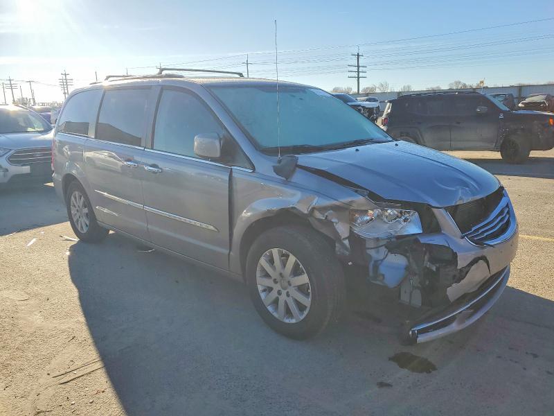 Photo 4 from auction – 2015 CHRYSLER TOWN & COU with VIN 2C4RC1BG4FR708555