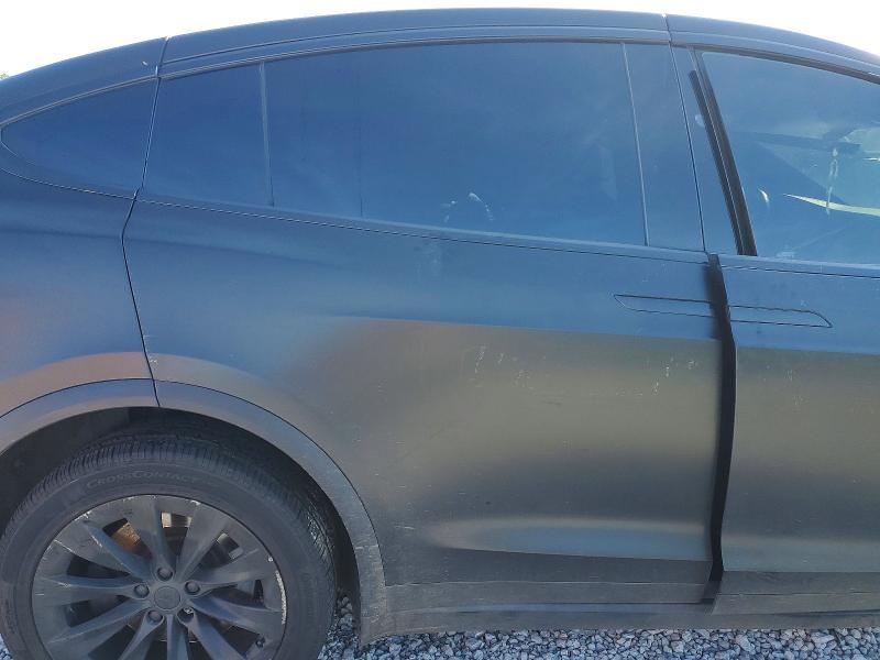 Photo 11 from auction – 2020 TESLA MODEL X with VIN 5YJXCAE22LF263571
