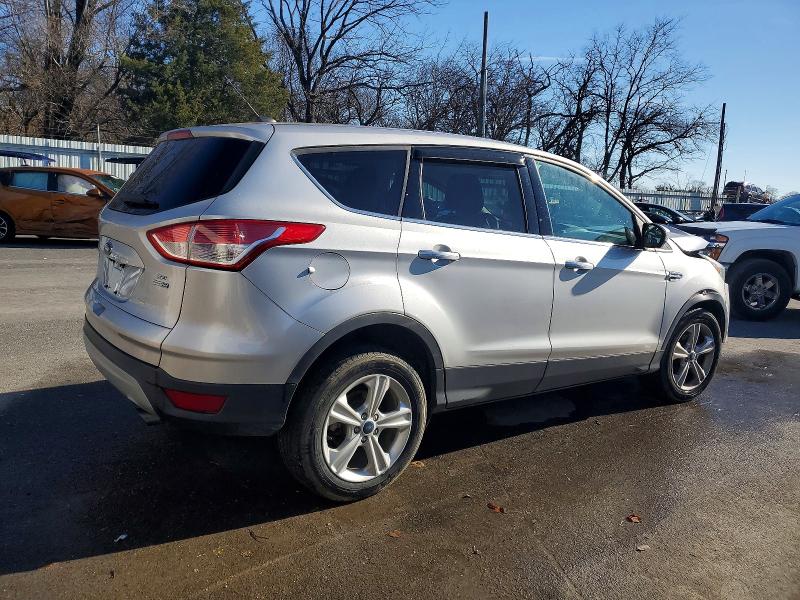 Photo 3 from auction – 2015 FORD ESCAPE SE with VIN 1FMCU9GX9FUB35001