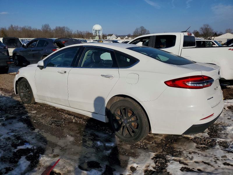 Photo 2 from auction – 2019 FORD FUSION with VIN 3FA6P0LU7KR110959