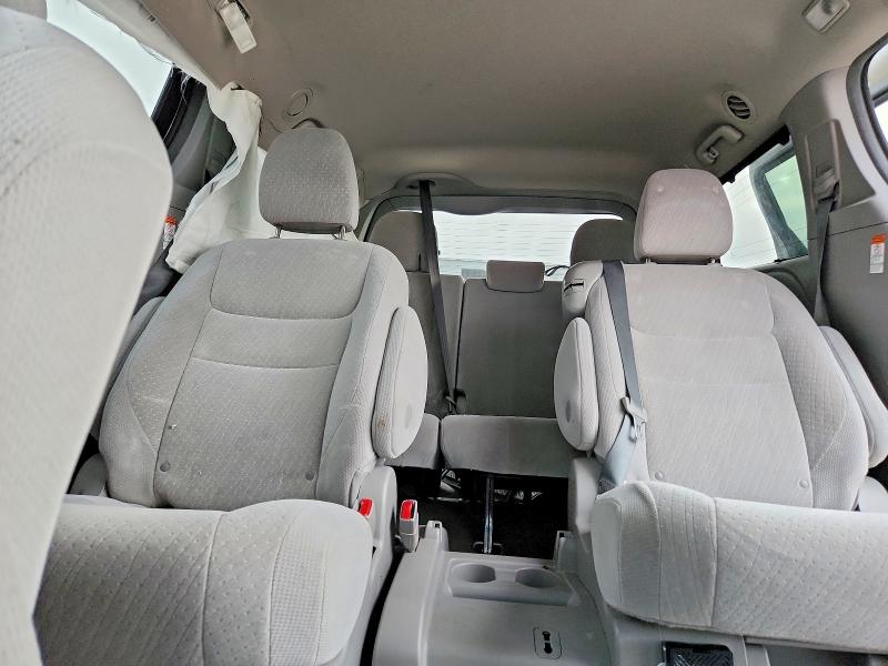 Photo 10 from auction – 2016 TOYOTA SIENNA LE with VIN 5TDKK3DC5GS752468