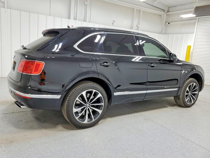 Photo 3 from auction – 2017 BENTLEY BENTAYGA with VIN SJAAC2ZV6HC015703