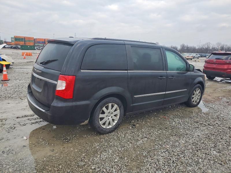 Photo 3 from auction – 2016 CHRYSLER TOWN & COU with VIN 2C4RC1BG8GR186255