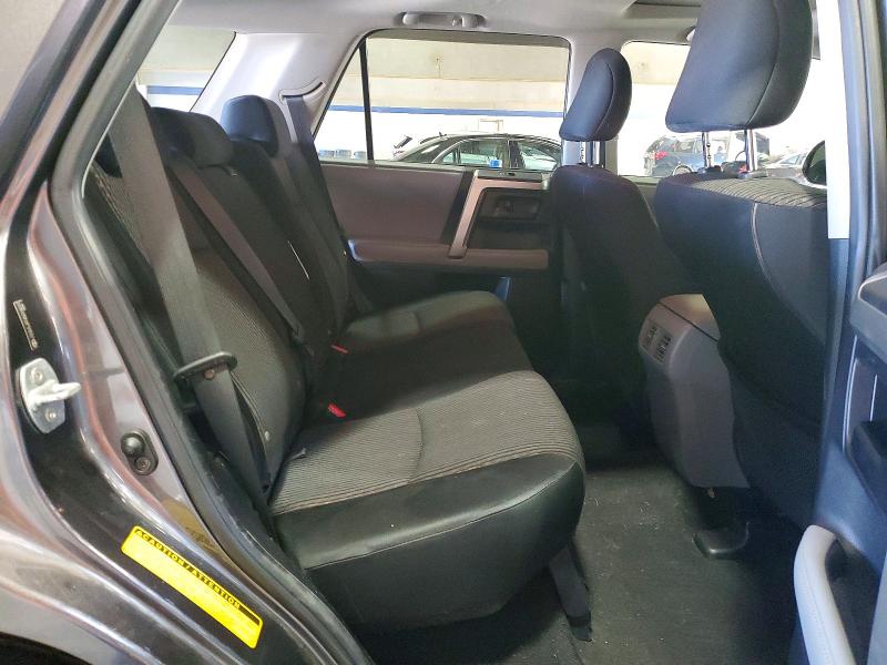 Photo 11 from auction – 2010 TOYOTA 4RUNNER SR with VIN JTEBU5JR1A5018031