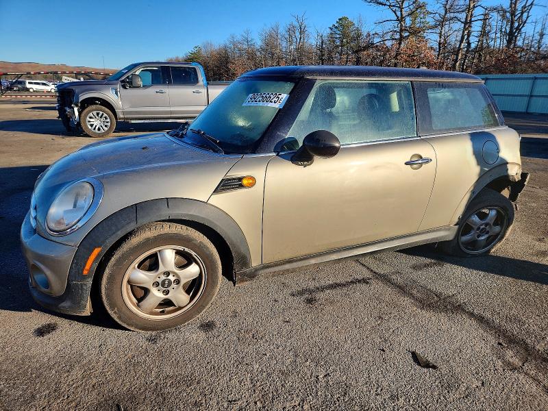 MINI COOPER 2011 with VIN WMWSU3C52BT094208 - Photo from auction