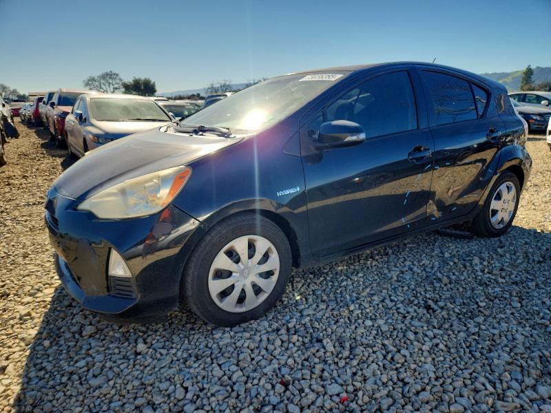 TOYOTA PRIUS C 2013 with VIN JTDKDTB32D1047004 - Photo from auction