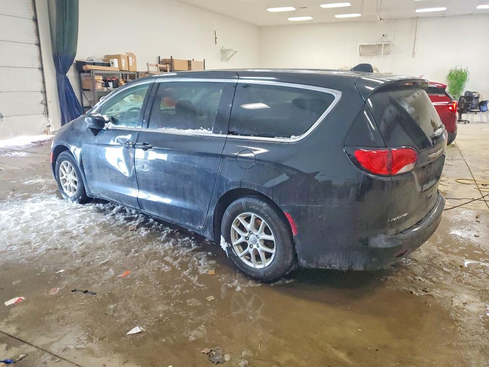 Photo 2 from auction – 2017 CHRYSLER PACIFICA T with VIN 2C4RC1DG0HR638357