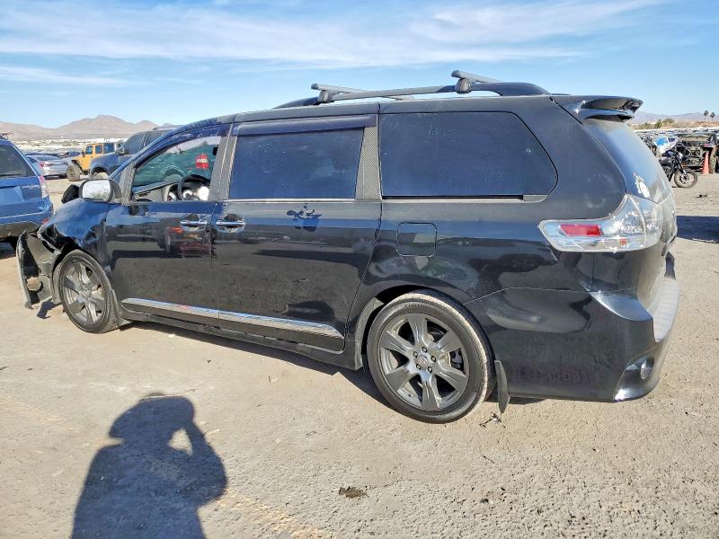 Photo 2 from auction – 2017 TOYOTA SIENNA with VIN 5TDXZ3DC4HS829267
