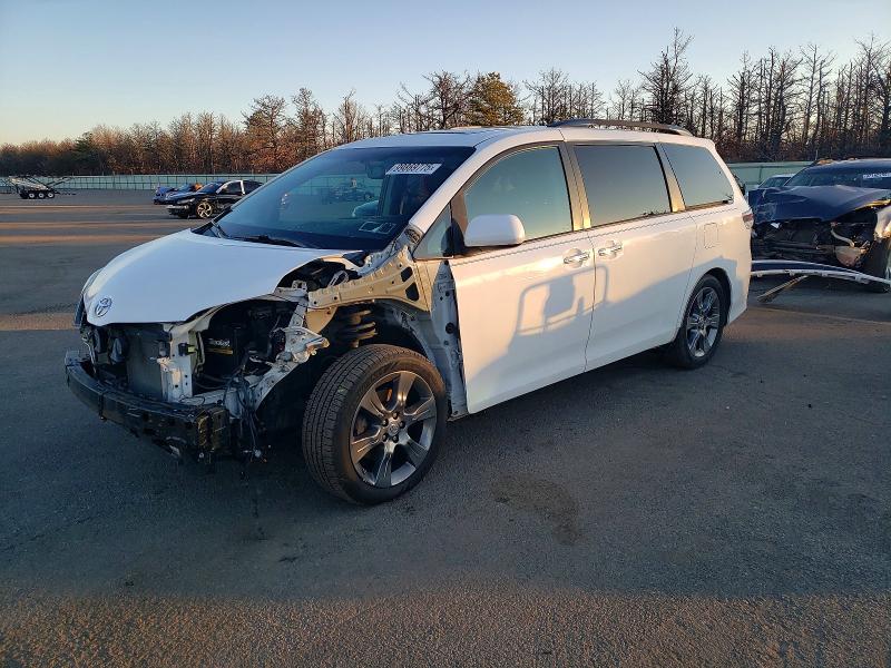 Photo 1 from auction – 2016 TOYOTA SIENNA SE with VIN 5TDXK3DC3GS715912