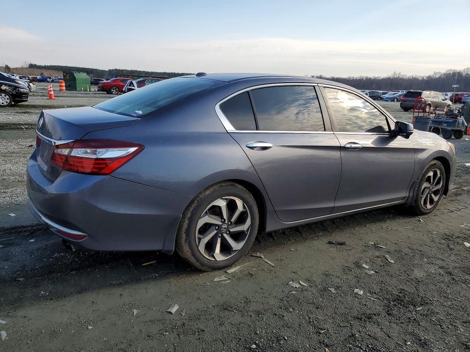 Photo 3 from auction – 2016 HONDA ACCORD with VIN 1HGCR2F82GA052103
