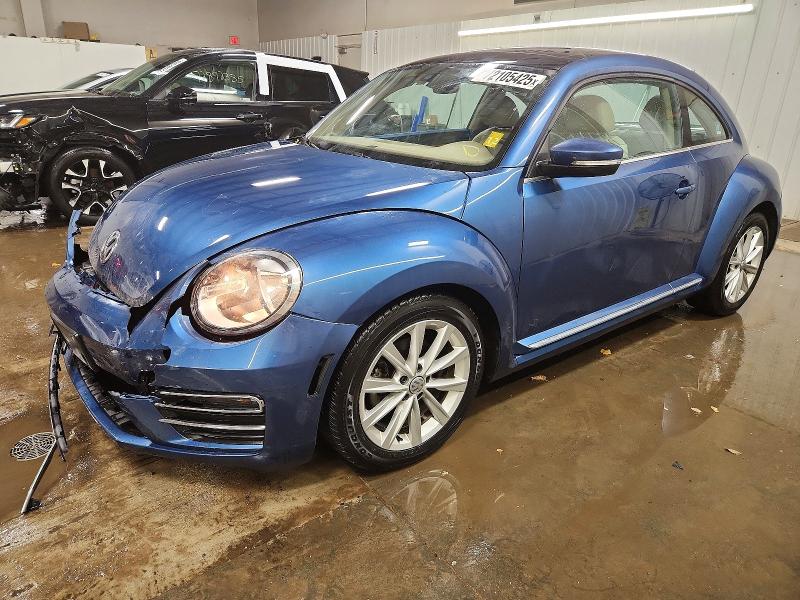 VOLKSWAGEN BEETLE SE 2018 with VIN 3VWJD7AT7JM712561 - Photo from auction