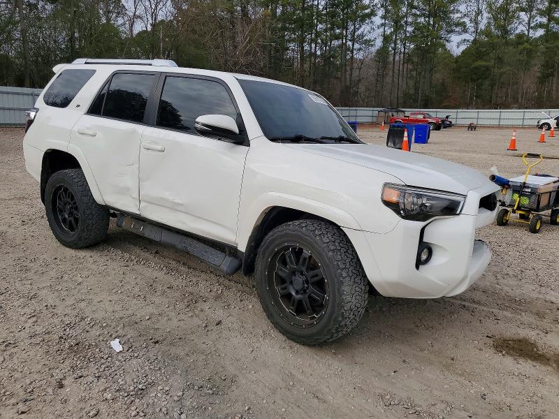 Photo 4 from auction – 2017 TOYOTA 4RUNNER with VIN JTEBU5JR4H5439459