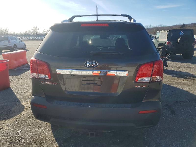 Photo 6 from auction – 2011 KIA SORENTO EX with VIN 5XYKUDA24BG137511
