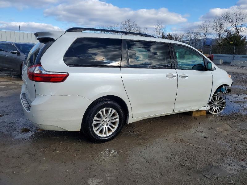 Photo 3 from auction – 2016 TOYOTA SIENNA XLE with VIN 5TDYK3DC0GS696028