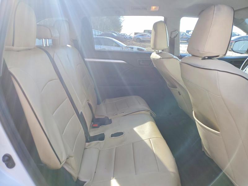 Photo 11 from auction – 2019 TOYOTA HIGHLANDER with VIN 5TDZZRFH4KS326656