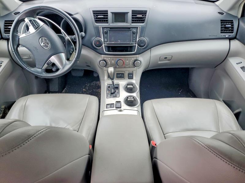 Photo 8 from auction – 2013 TOYOTA HIGHLANDER with VIN 5TDBK3EH4DS232705
