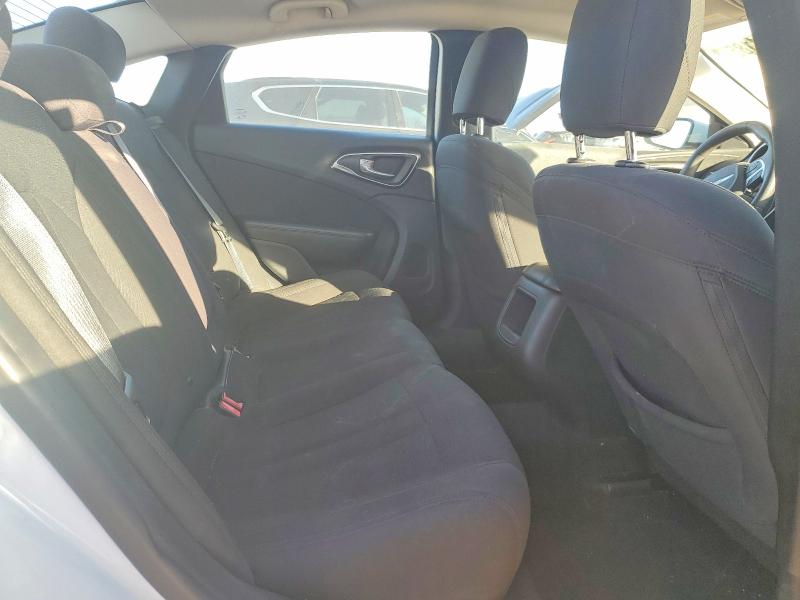 Photo 10 from auction – 2015 CHRYSLER 200 with VIN 1C3CCCAB0FN682965