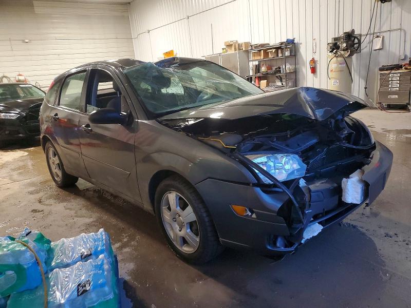 Photo 4 from auction – 2005 FORD FOCUS ZX5 with VIN 3FAHP37NX5R101190