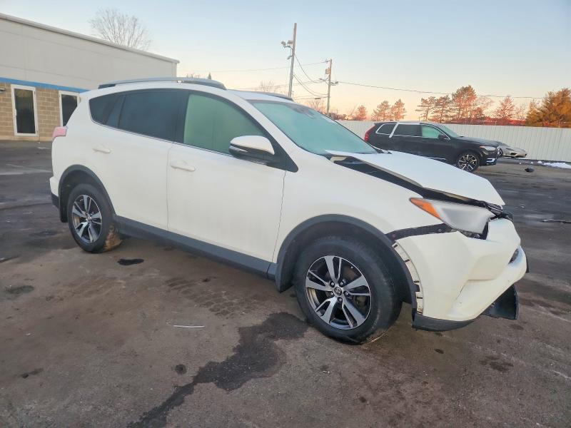 Photo 4 from auction – 2017 TOYOTA RAV4 XLE with VIN JTMRFREV5HJ704120