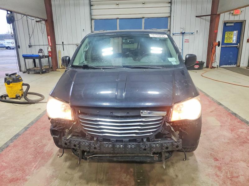 Photo 5 from auction – 2014 CHRYSLER TOWN & COU with VIN 2C4RC1BG1ER357652
