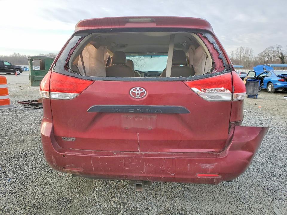Photo 6 from auction – 2011 TOYOTA SIENNA BAS with VIN 5TDKA3DC8BS001747