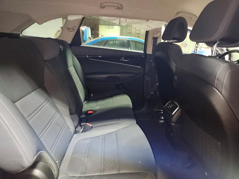 Photo 11 from auction – 2016 KIA SORENTO LX with VIN 5XYPG4A39GG058865