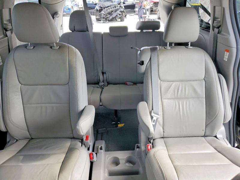 Photo 10 from auction – 2018 TOYOTA SIENNA XLE with VIN 5TDYZ3DC7JS901976