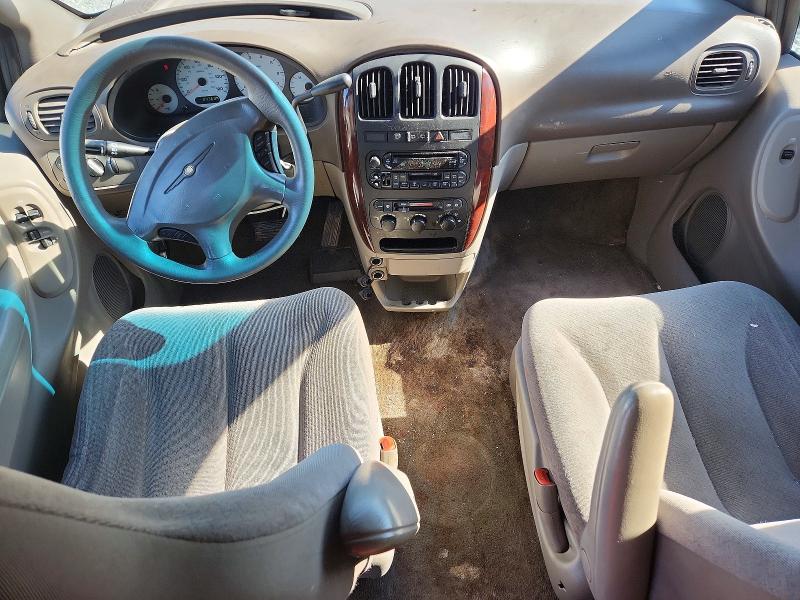 Photo 8 from auction – 2003 CHRYSLER TOWN & COU with VIN 2C4GP44333R159031