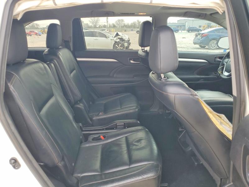 Photo 11 from auction – 2016 TOYOTA HIGHLANDER with VIN 5TDKKRFHXGS132145
