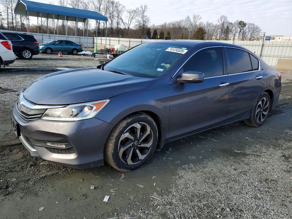 HONDA ACCORD 2016 with VIN 1HGCR2F82GA052103 - Photo from auction