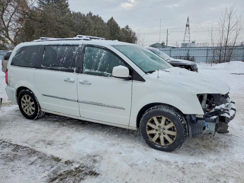 Photo 4 from auction – 2015 CHRYSLER TOWN & COU with VIN 2C4RC1CG5FR600797