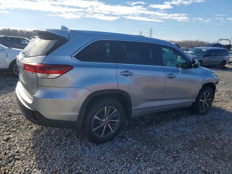 Photo 3 from auction – 2018 TOYOTA HIGHLANDER with VIN 5TDJZRFH5JS496617