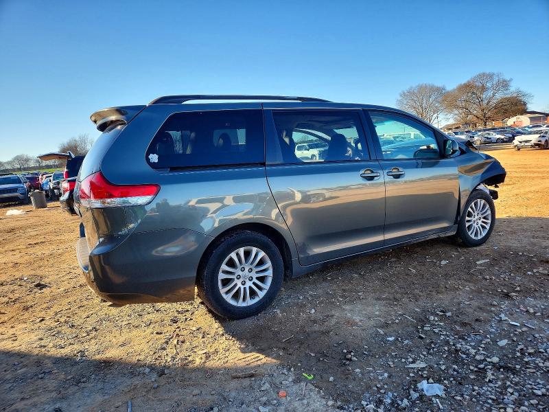 Photo 3 from auction – 2011 TOYOTA SIENNA XLE with VIN 5TDYK3DC5BS029545