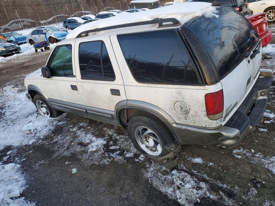 Photo 2 from auction – 2000 CHEVROLET BLAZER with VIN 1GNDT13W1Y2107600