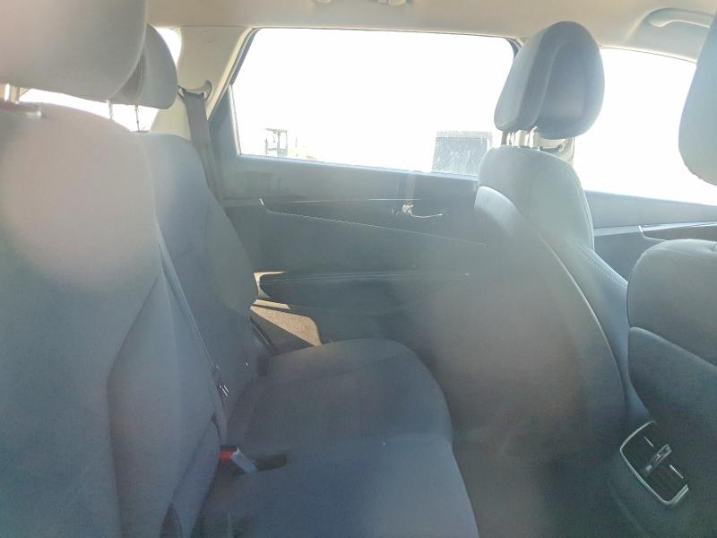 Photo 10 from auction – 2017 KIA SORENTO with VIN 5XYPGDA56HG208143