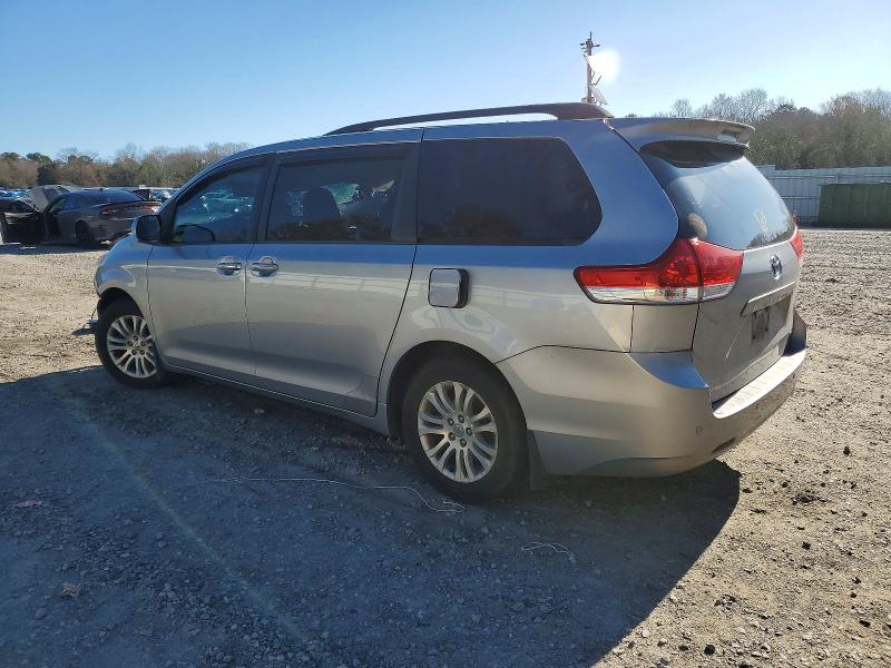 Photo 2 from auction – 2013 TOYOTA SIENNA with VIN 5TDYK3DC0DS294330