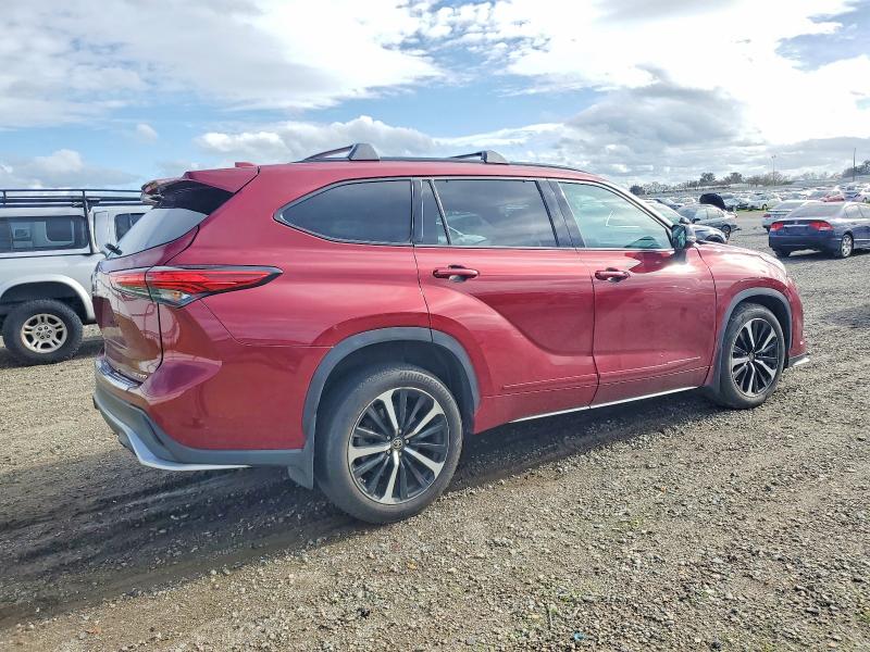 Photo 3 from auction – 2022 TOYOTA HIGHLANDER with VIN 5TDLZRBH5NS193597