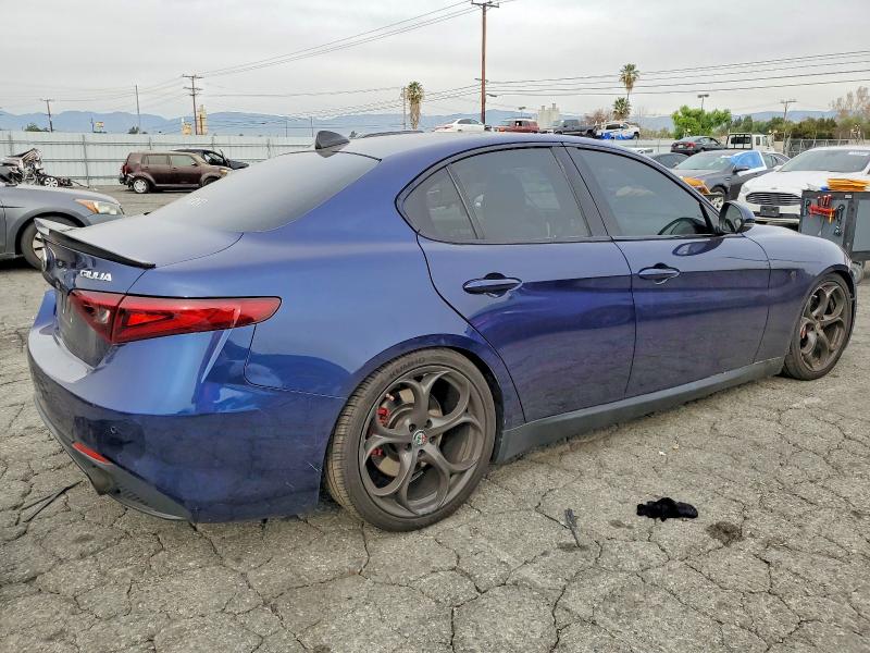 Photo 3 from auction – 2017 ALFA ROMEO GIULIA with VIN ZARFAEEN5H7530126