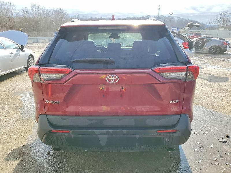 Photo 6 from auction – 2019 TOYOTA RAV4 XLE with VIN 2T3W1RFV0KW053570
