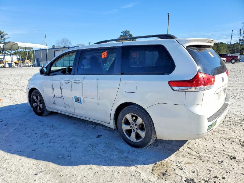 Photo 2 from auction – 2014 TOYOTA SIENNA with VIN 5TDKK3DC4ES481111