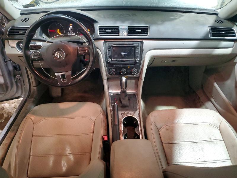 Photo 8 from auction – 2015 VOLKSWAGEN PASSAT SE with VIN 1VWBV7A31FC092302