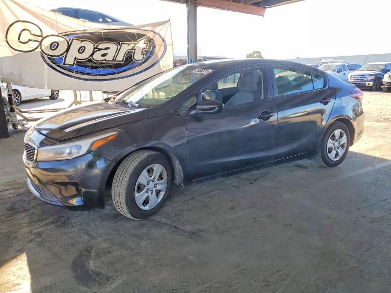 KIA FORTE LX 2017 with VIN 3KPFK4A7XHE050785 - Photo from auction