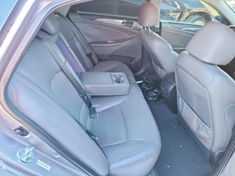 Photo 10 from auction – 2012 HYUNDAI SONATA with VIN KMHEC4A41CA059932