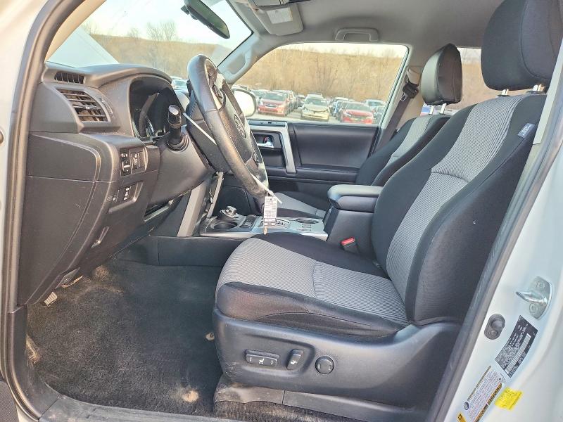 Photo 7 from auction – 2018 TOYOTA 4RUNNER SR with VIN JTEBU5JR8J5565359