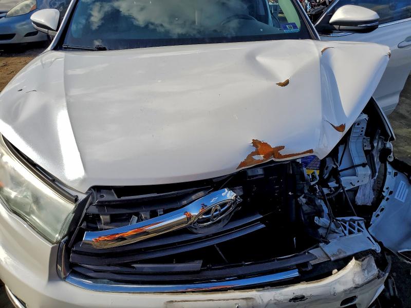 Photo 12 from auction – 2015 TOYOTA HIGHLANDER with VIN 5TDBKRFH1FS195732