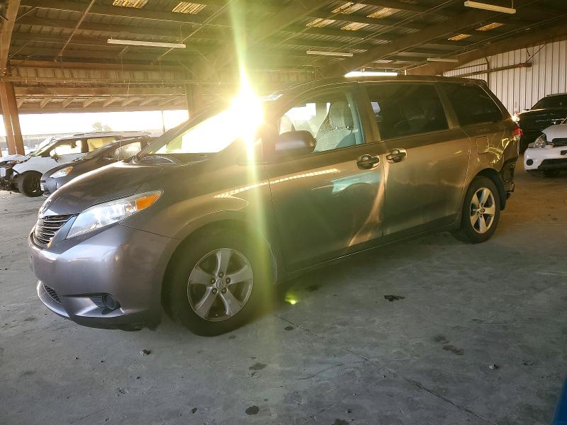 TOYOTA SIENNA 2011 z numerem VIN 5TDZK3DC0BS075370 - Zdjęcie z aukcji