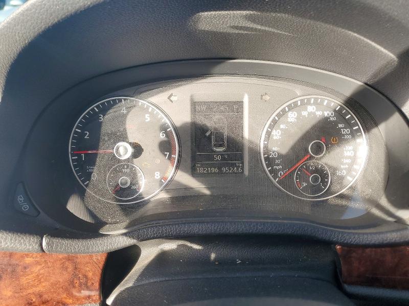 Photo 9 from auction – 2013 VOLKSWAGEN PASSAT with VIN 1VWCH7A39DC095392
