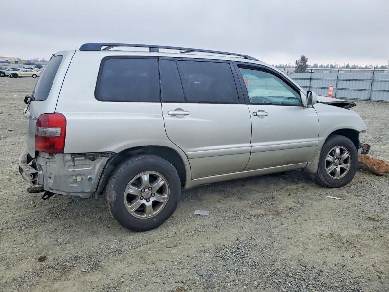 Photo 3 from auction – 2005 TOYOTA HIGHLANDER with VIN JTEEP21A850116523